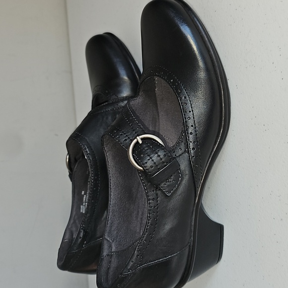 Clarks Bendables Wyld Mambo Mary Janes Black Buckle cutouts Size 8M VGUC Comfort - Picture 4 of 13